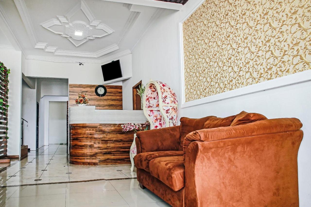 Oyo 90221 Makarim Guest House Syariah Pangkalanbuun Eksteriør billede