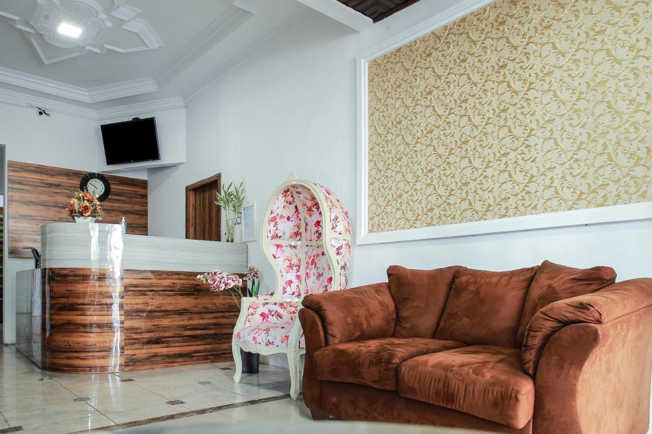 Oyo 90221 Makarim Guest House Syariah Pangkalanbuun Eksteriør billede
