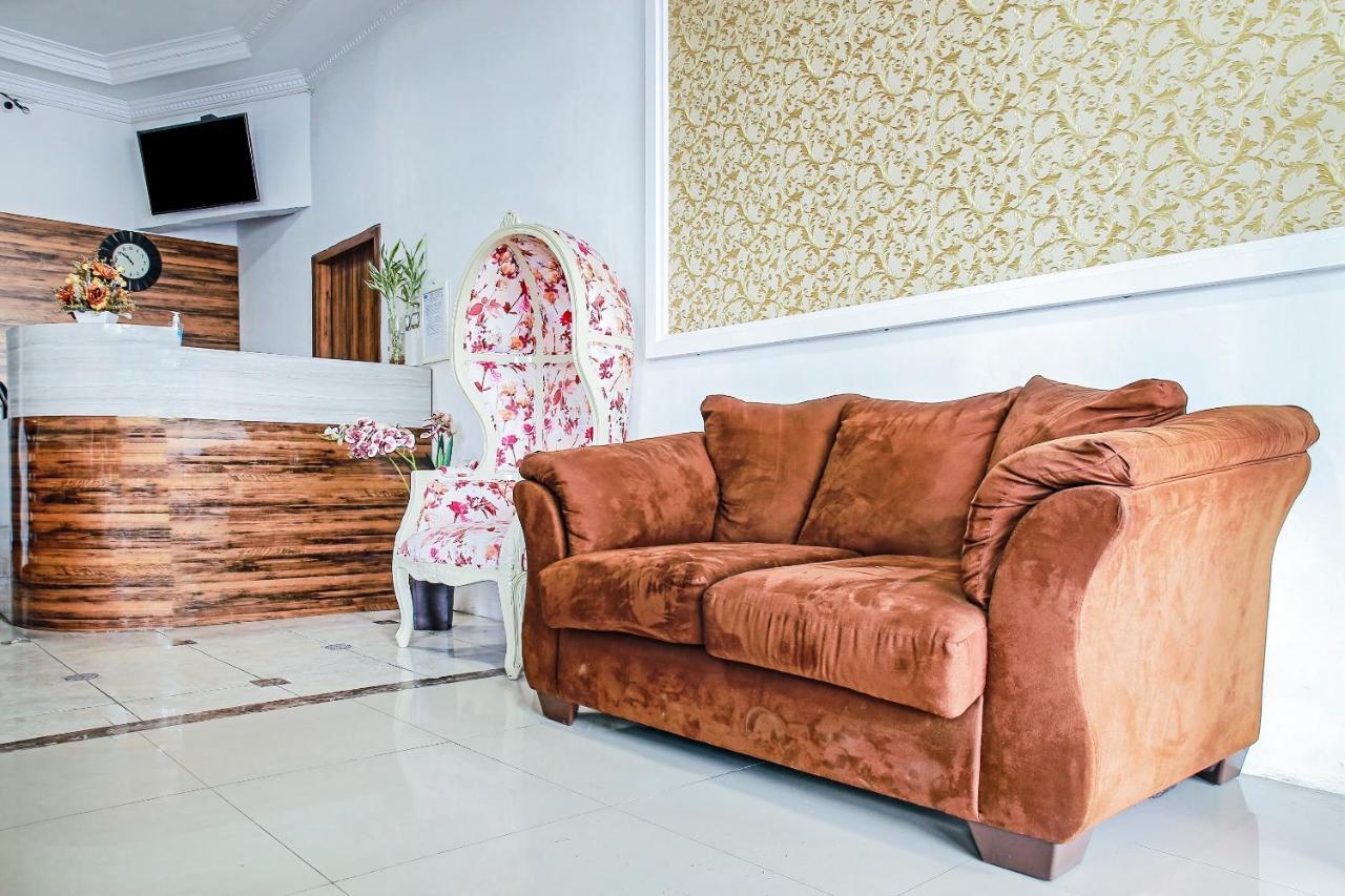 Oyo 90221 Makarim Guest House Syariah Pangkalanbuun Eksteriør billede