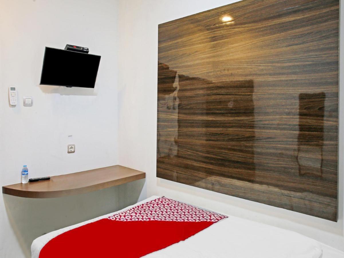 Oyo 90221 Makarim Guest House Syariah Pangkalanbuun Eksteriør billede