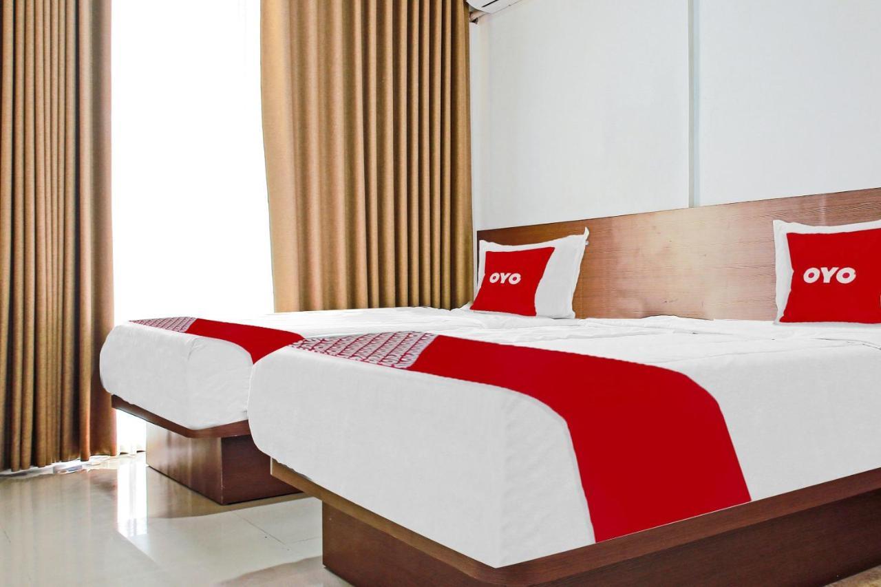 Oyo 90221 Makarim Guest House Syariah Pangkalanbuun Eksteriør billede