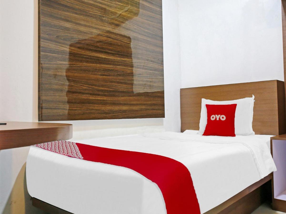 Oyo 90221 Makarim Guest House Syariah Pangkalanbuun Eksteriør billede